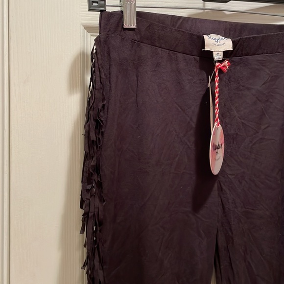 Soft stretch fringe Capri leggings - Picture 2 of 3